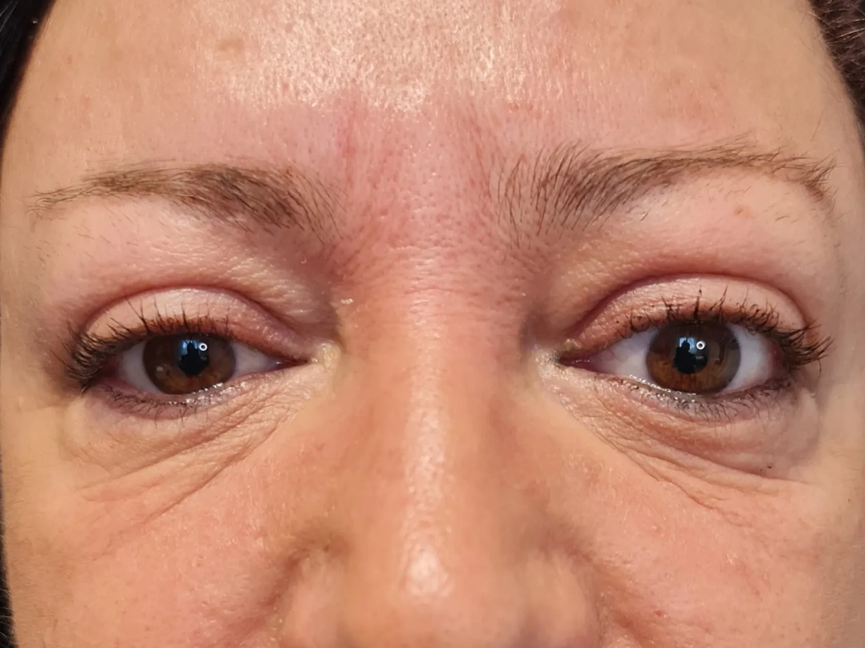 Sopracciglia prima del trucco semipermanente, realizzato a Varese